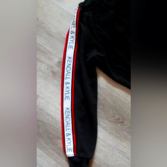 Kendall and Kylie sweater - Picture 2 of 3